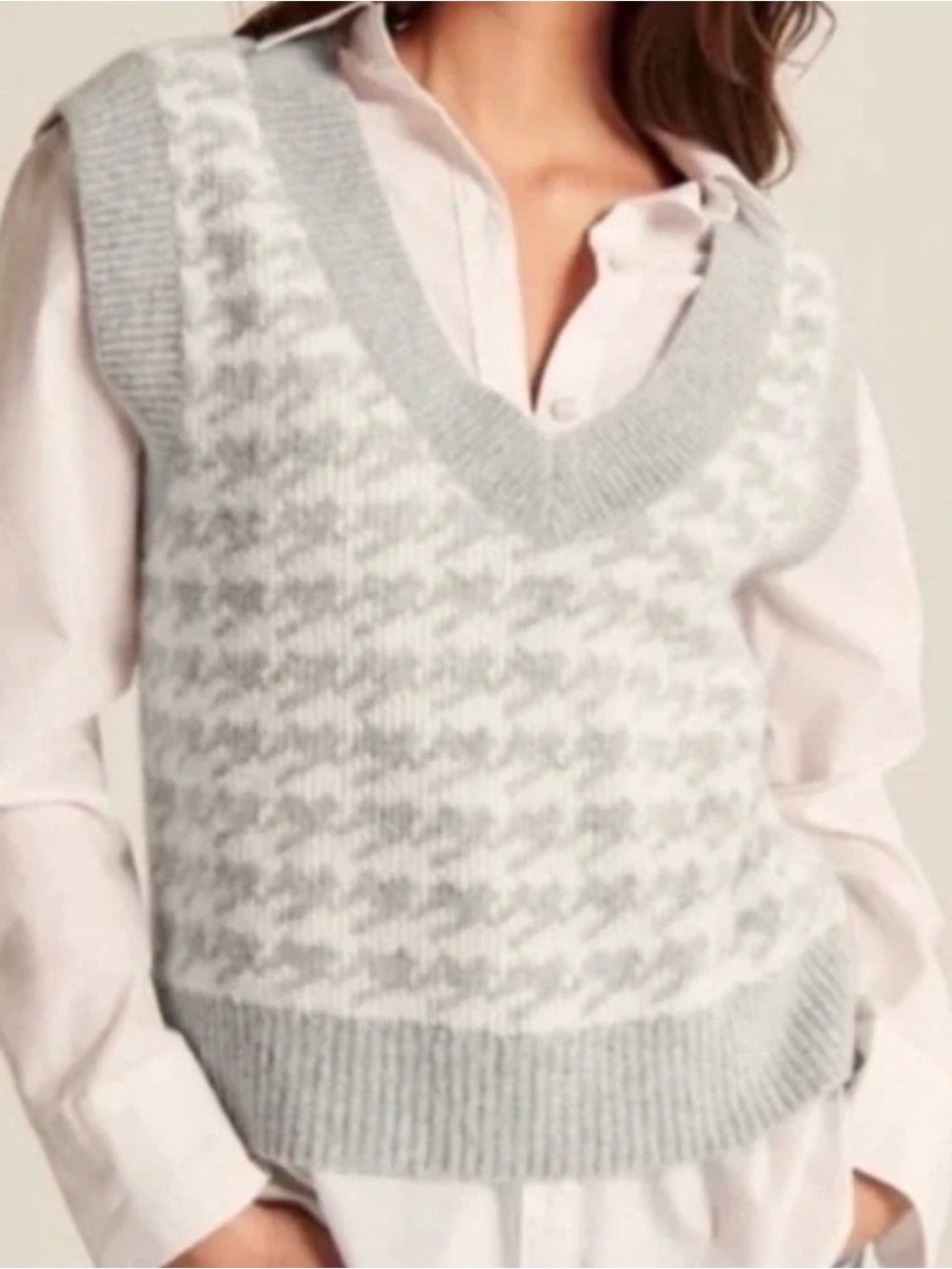 Abercrombie & Fitch Light Gray Houndstooth V-Neck Sweater Vest